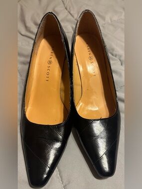 Karen Scott Black Pointed-Toe Pumps